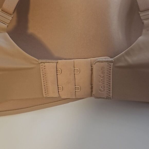 CALVIN KLEIN LIQUID TOUCH BRA NEW - Picture 3 of 5